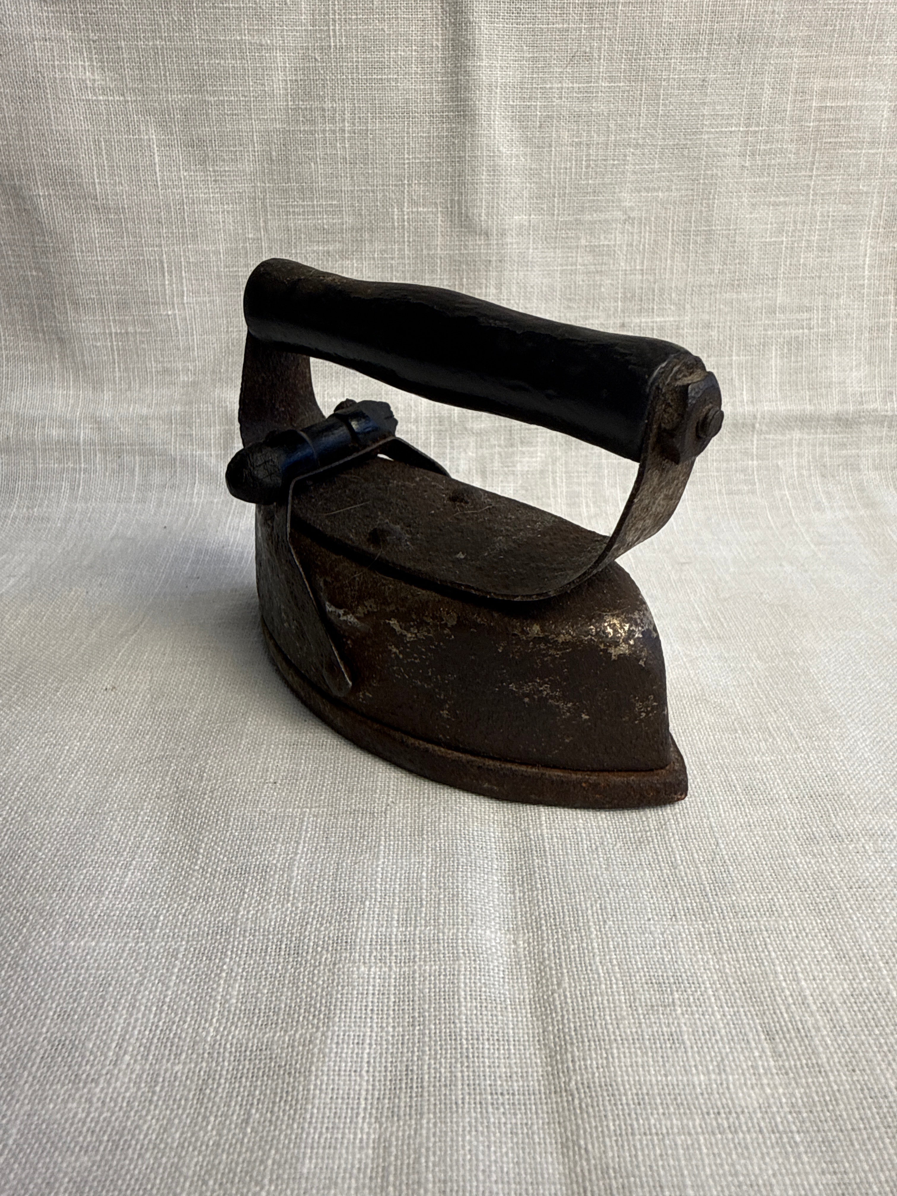 Small Decorative Child’s Sad Iron 9