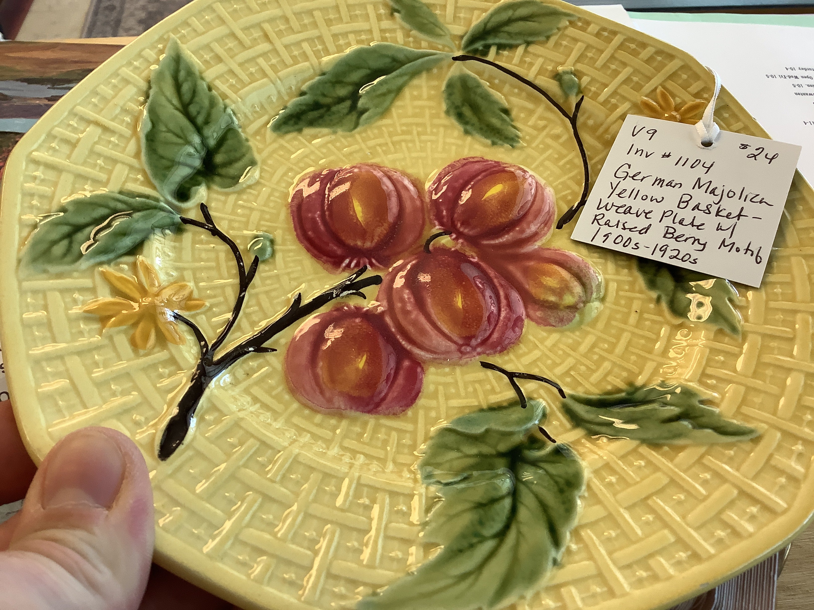 #1104, 2066, 2068, 2067, 1103 majollica 5 plates