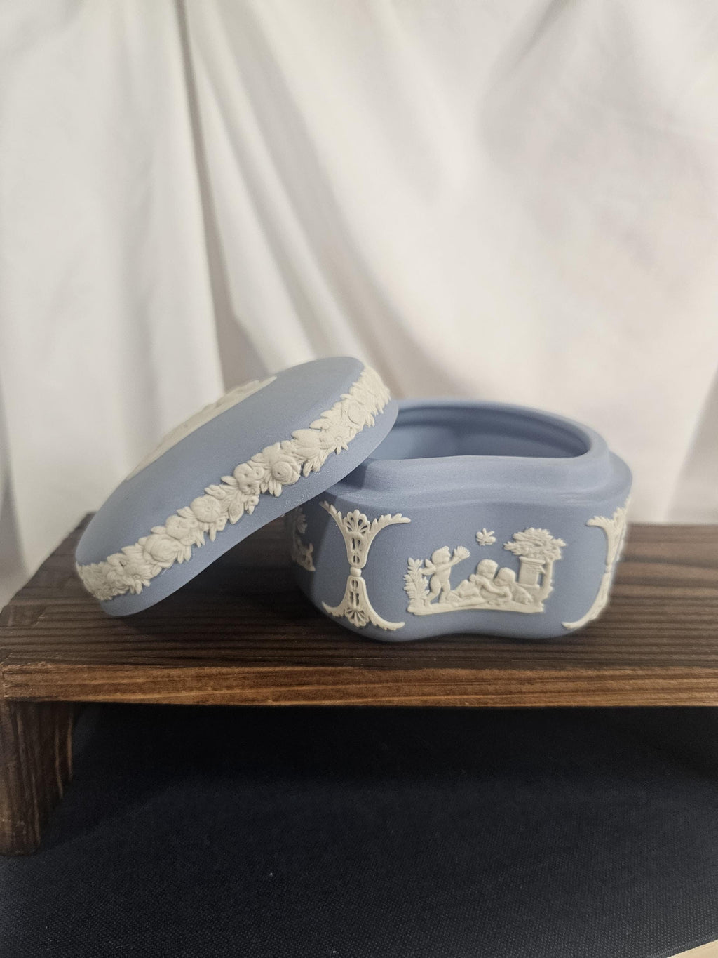 Kidney-shaped Wedgwood - Trinket Box - Jasperware - Vintage