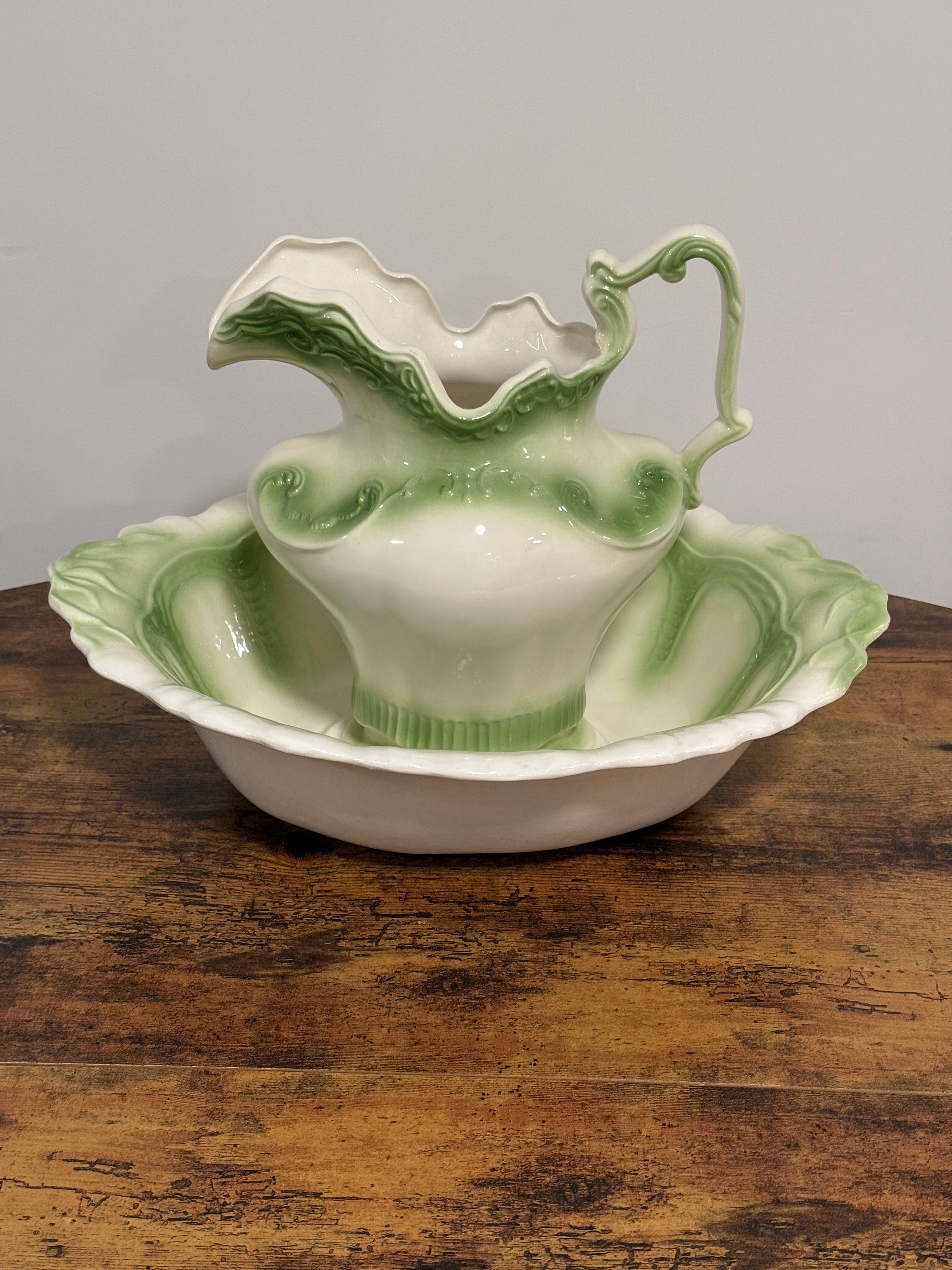 Arnel’s Pitcher & Washbasin Set 14” Large
