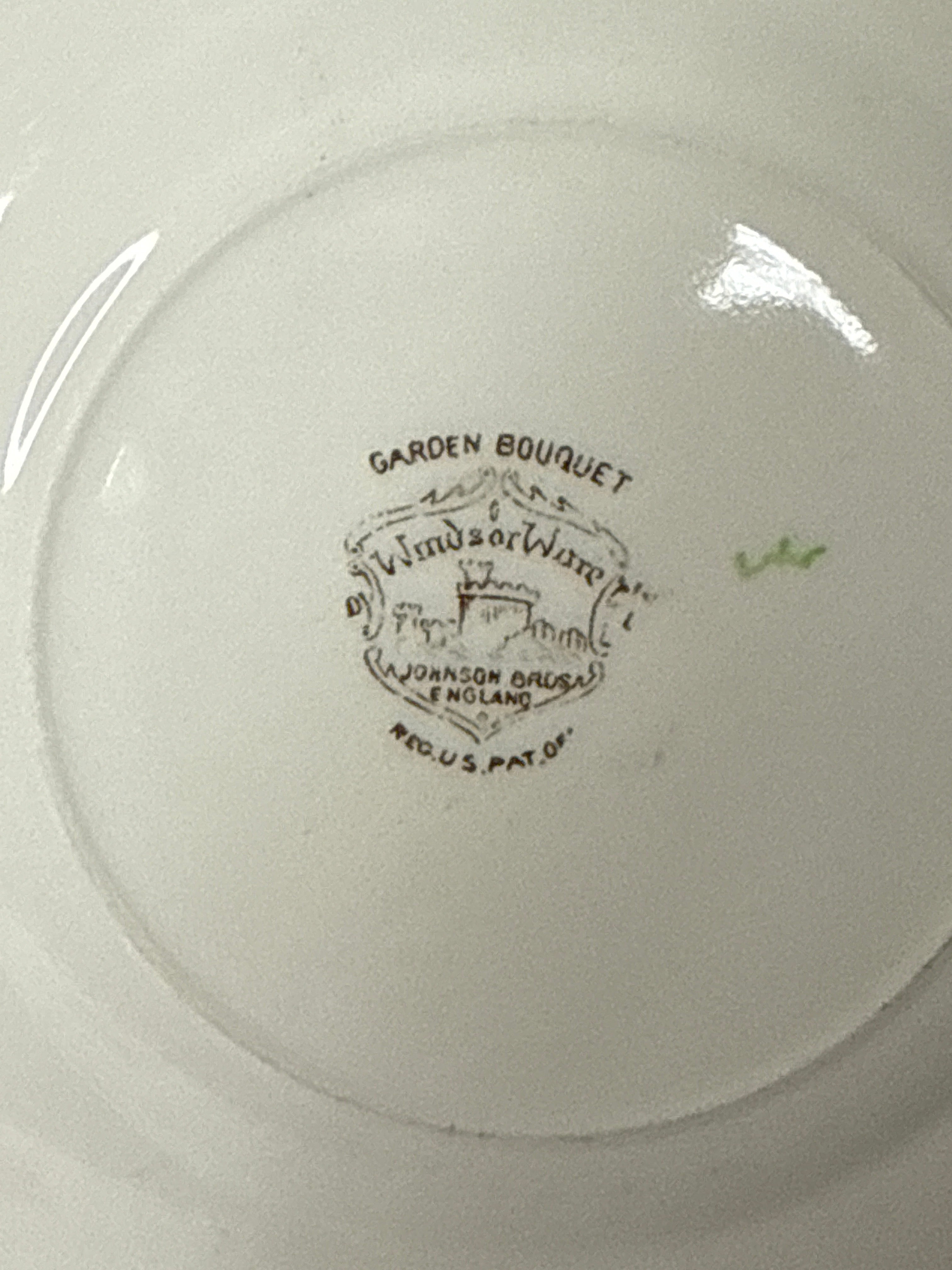 “Garden bouquet” Johnston Brothers, England, Windsor Ware, FB & Co. 6” round floral plate
