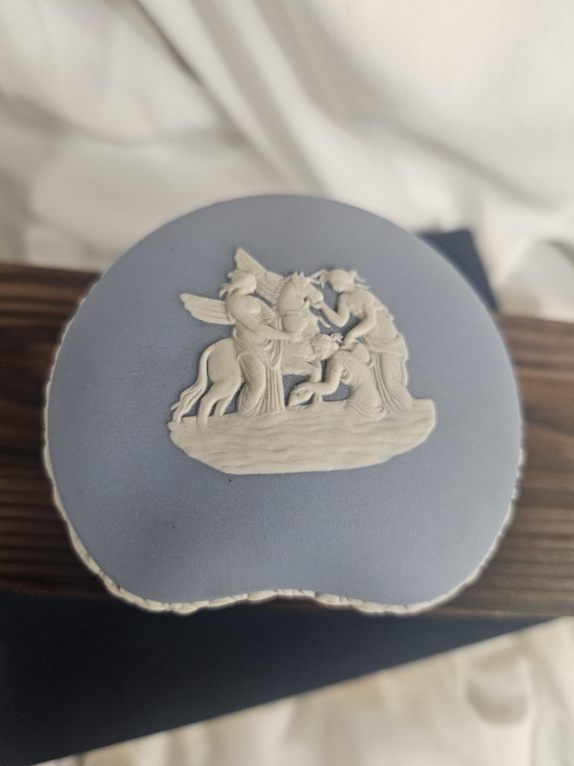 Kidney-shaped Wedgwood - Trinket Box - Jasperware - Vintage