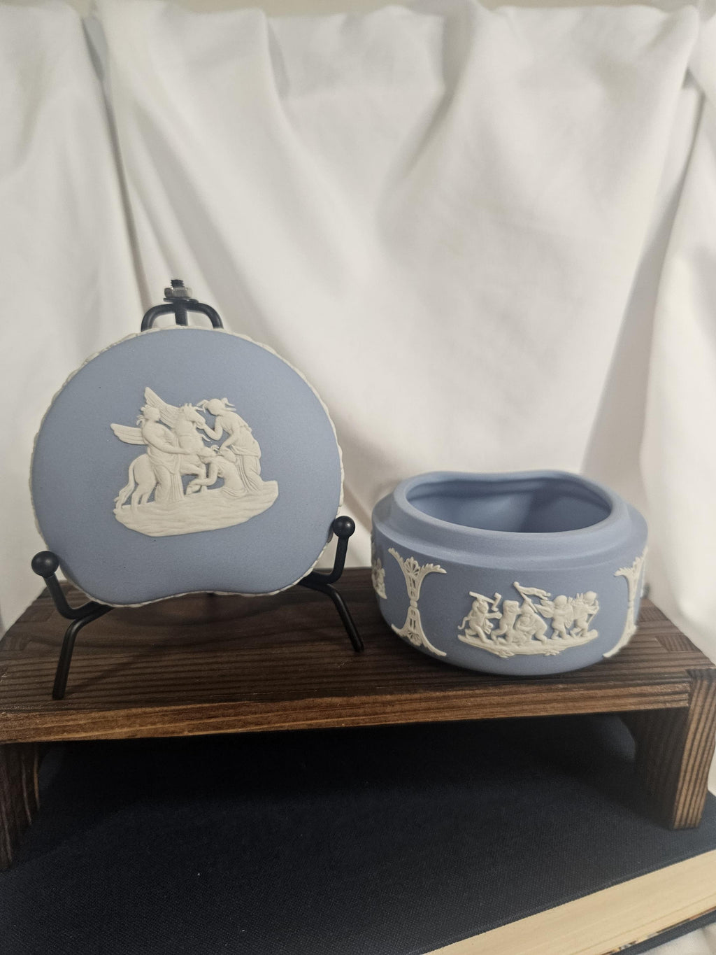 Kidney-shaped Wedgwood - Trinket Box - Jasperware - Vintage